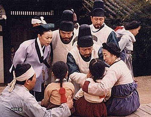 The educational philosophy of Heo Jun's parents, Heo Myeong-hui and Lee In-young, and their influence.-2